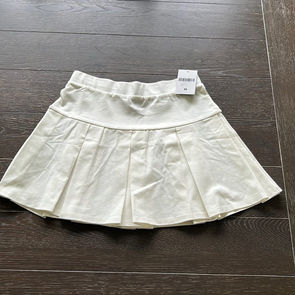 Brand: Forever 21. Size: Medium. Color: White.